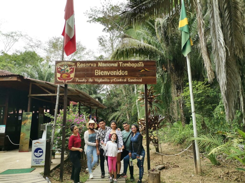 Tour a Tambopata Puerto Maldonado, lago Sandoval.