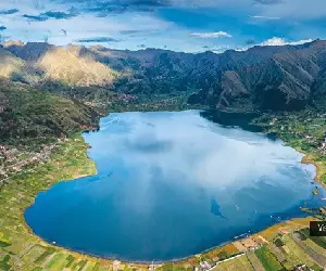 Tour en cuatrimotos a la laguna Huaypo, vista completa de la laguna Piuray.