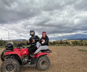 Posando en el tour a la Morada de los dioses en Cuatrimotos.