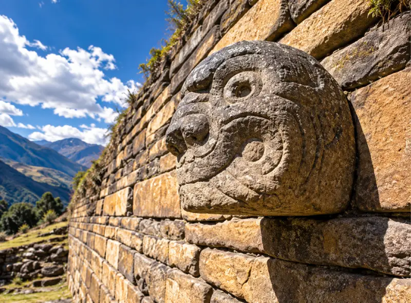 Cabeza clava en el complejo arqueológico Chavín de Huántar
